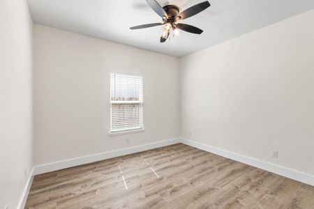 New construction Single-Family house 1012 Creswell Ln, Kerrville, TX 78028 - image 19