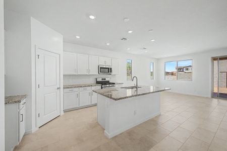 New construction Single-Family house 22358 W Irma Ln, Surprise, AZ 85387 plan 3503 - image 4