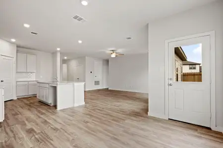 New construction Single-Family house 13318 Carpenter Pl, Mont Belvieu, TX 77535 - image 13