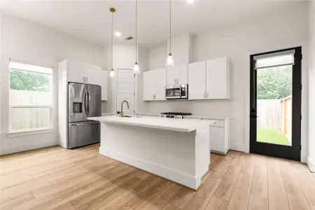 New construction Single-Family house 7117 Goforth St, Houston, TX 77021 - image 6