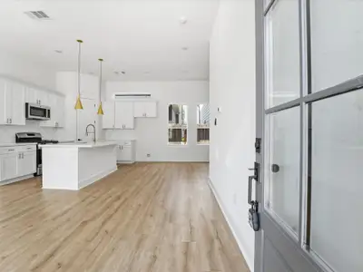 New construction Single-Family house 8914 Sunshine Laverne Ln, Houston, TX 77080 - image 10