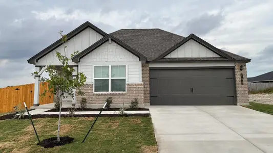 New construction Single-Family house 101 Baby Calf Roping Rd, Jarrell, TX 76537 plan Camden - image