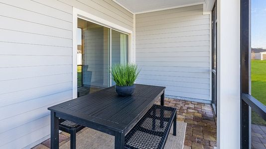 Trevi II screened porch