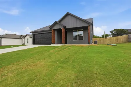 New construction Single-Family house 5423 Firewood Trl, Granbury, TX 76048 - image