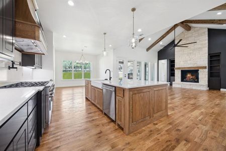 New construction Single-Family house 2008 Vaquero Dr, Weatherford, TX 76088 - image 16