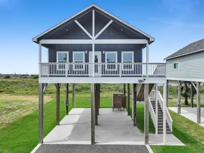 New construction Single-Family house 1041 Sunset Cir W, Crystal Beach, TX 77650 - image