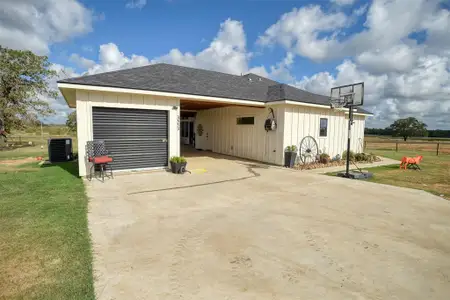 New construction Single-Family house 3553 Hunt Ln, Waelder, TX 78959 - image
