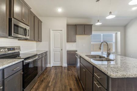 New construction Single-Family house 112 Jay St, Hillsboro, TX 76645 - image 8