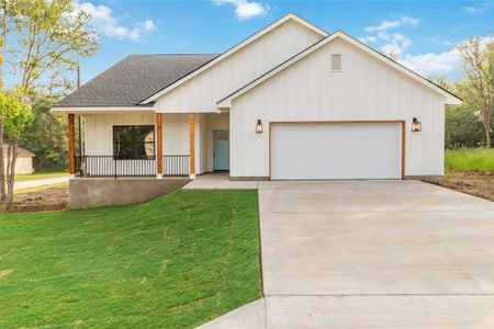 New construction Single-Family house 161 Nuuanu Ln, Bastrop, TX 78602 - photo 0