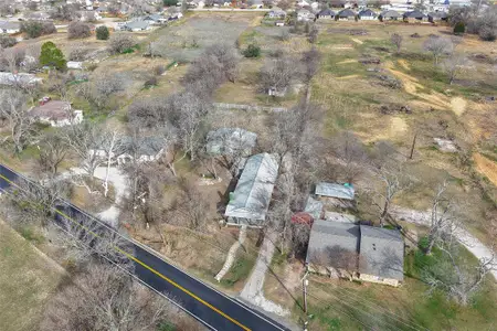 New construction Single-Family house 1705 E Bankhead Dr, Weatherford, TX 76086 - image