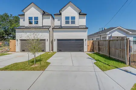 New construction Single-Family house 123 Amundsen St, Unit B, Houston, TX 77009 - image