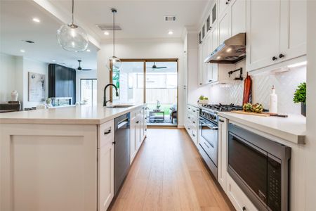 New construction Single-Family house 1016 Peden St, Houston, TX 77006 - image 11