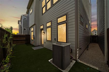 New construction Single-Family house 1705 Bologna Ln, Houston, TX 77055 - image