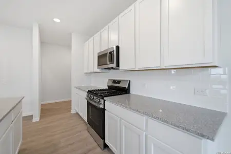 New construction Single-Family house 10726 Upwind Turn, Converse, TX 78109 plan Hickory - image 7