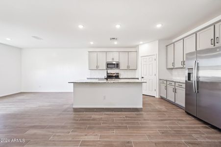 New construction Single-Family house 24148 W Sunland Ave, Buckeye, AZ 85326 null- photo 7 7