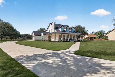 New construction Single-Family house 140 County Rd 6871, Natalia, TX 78059 - image