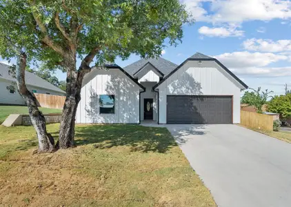 New construction Single-Family house 130 Lakewood Dr, Weatherford, TX 76087 - image