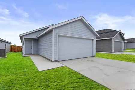 New construction Single-Family house 12827 Kathleen St, St. Hedwig, TX 78152 plan Hoffman - image