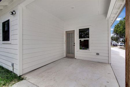 New construction Single-Family house 1205 E Morningside Dr, Fort Worth, TX 76104 - image