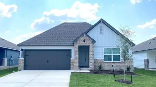 New construction Single-Family house 124 Little Green Trl, Jarrell, TX 76537 plan Texas Cali - image