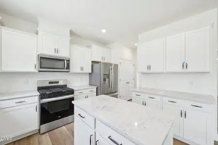 New construction Single-Family house 1020 Bolton Pointe Dr, Zebulon, NC 27597 plan Elmhurst - image