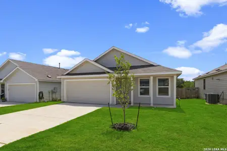 New construction Single-Family house 120 Vista Vw, Floresville, TX 78114 plan Fullerton - image