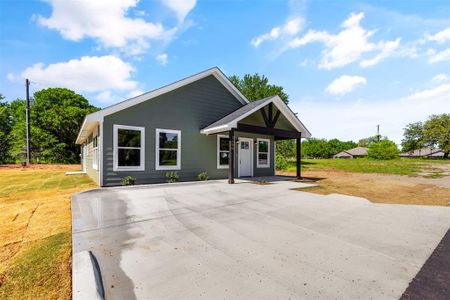 New construction Single-Family house 2606 S Oak Trail, Granbury, TX 76048 - photo 0