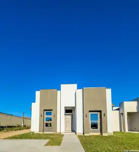 New construction Single-Family house 1022 Colon Ln, Eagle Pass, TX 78852 - image