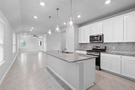 New construction Single-Family house 19572 Stripe Hill Bnd, Montgomery, TX 77316 plan Austin - image 12