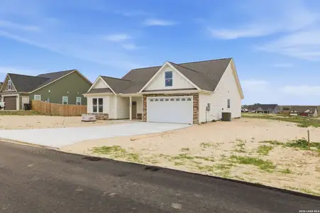 New construction Single-Family house 112 Oakmont Ln, La Vernia, TX 78121 plan Beaumont - image