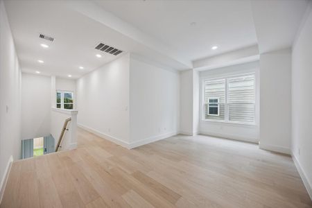 New construction Single-Family house 5339 A Larkin St, Houston, TX 77007 - image 14
