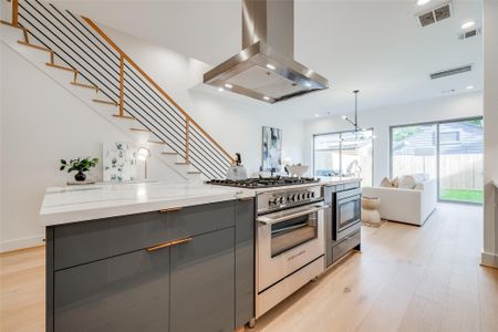 New construction Single-Family house 1634 Castle Ct, Houston, TX 77006 - image 14