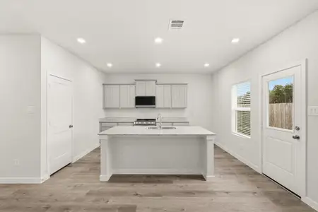 New construction Single-Family house 4507 Pleasant Peony Wy, Katy, TX 77493 plan Leyland - image 4