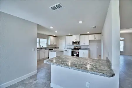 New construction Single-Family house 4023 Tullamore Ln, Auburndale, FL 33823 null- photo 7 7