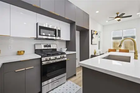 New construction Single-Family house 1805 Emir St, Unit M, Houston, TX 77009 - image 5