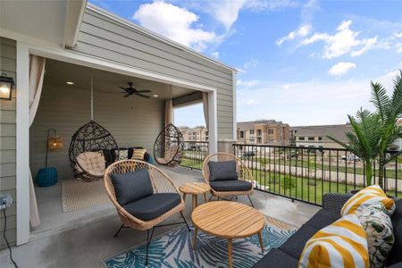 Third floor balcony (stock photos of the model, colors may vary)