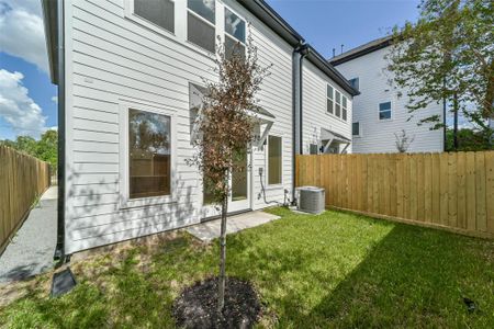 New construction Single-Family house 4430 Edmund St, Houston, TX 77020 - image