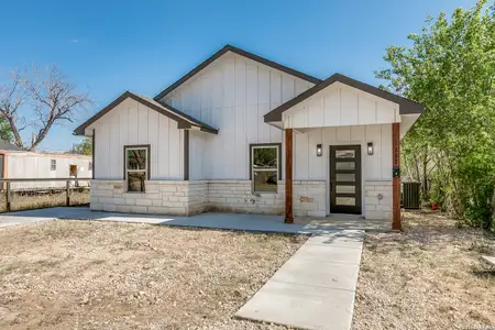 New construction Single-Family house 237 Ave D, Poteet, TX 78065 - image