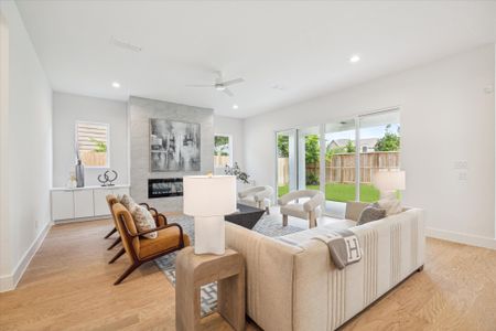 New construction Single-Family house 1344 Ebony Ln, Houston, TX 77018 plan The Emery - image 12