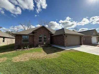 New construction Single-Family house 1031 S Anderson St, Angleton, TX 77515 - image