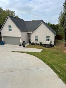 New construction Single-Family house 2612 Houston Ct, Granbury, TX 76048 - image
