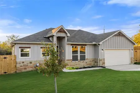 New construction Single-Family house 1407 N Rusk St, Weatherford, TX 76086 - image