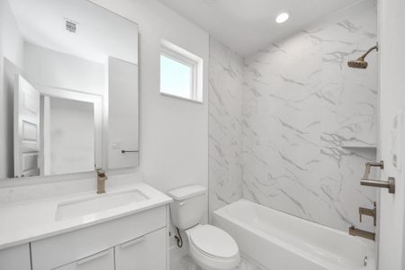 New construction Single-Family house 2210 Diagonal Ln, Houston, TX 77051 - image 9