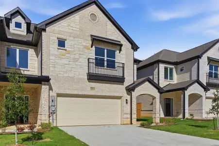 New construction Townhouse house 3317 Shivers Dr, Grand Prairie, TX 75050 - image