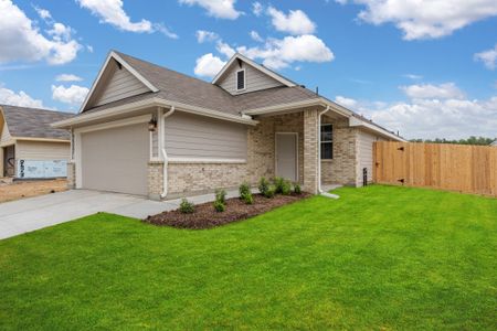 New construction Single-Family house 8815 Robin Song Trail, Houston, TX 77078 - photo 0