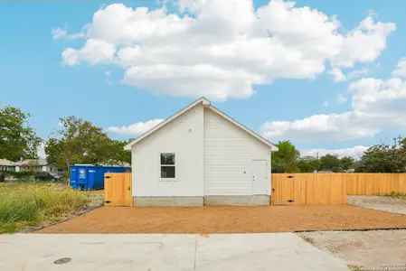 New construction Single-Family house 1535 Lennon St, San Antonio, TX 78223 - image