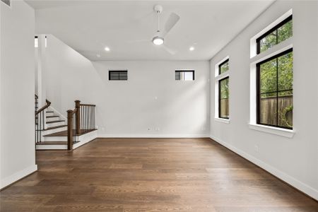 New construction Single-Family house 1705 Bologna Ln, Houston, TX 77055 - image 8