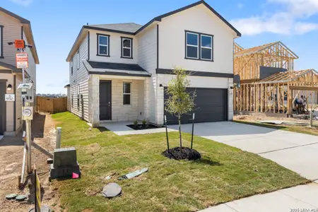 New construction Single-Family house 946 Bull Boat Ln, San Antonio, TX 78221 - image