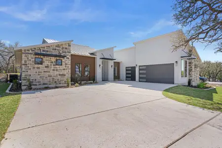 New construction Single-Family house 995 Belle Oaks Blvd, Bulverde, TX 78163 plan Calais - image