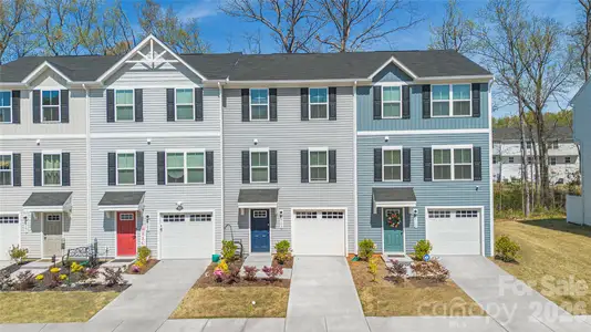 New construction Townhouse house 6109 Carrick Bend Ct, Charlotte, NC 28269 - image